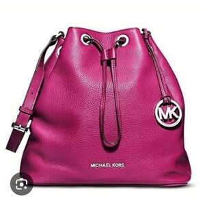 NWD Michael Kors Pebbled Leather Drawstring Shoulder Bag Fuscia Pink Chrome Logo